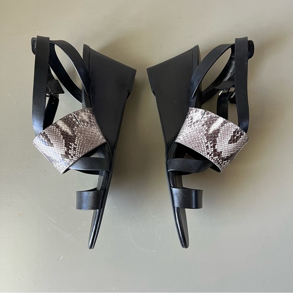 Cole Haan Women's Helena Snake Embossed Leather Wedge Heel Sandal size 10 B - Picture 3 of 7